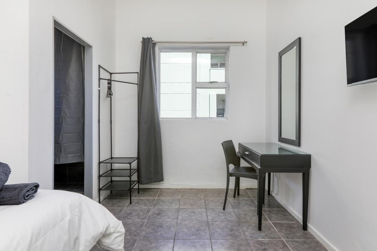 Inn & Out Express Sea Point Cape Town Bagian luar foto